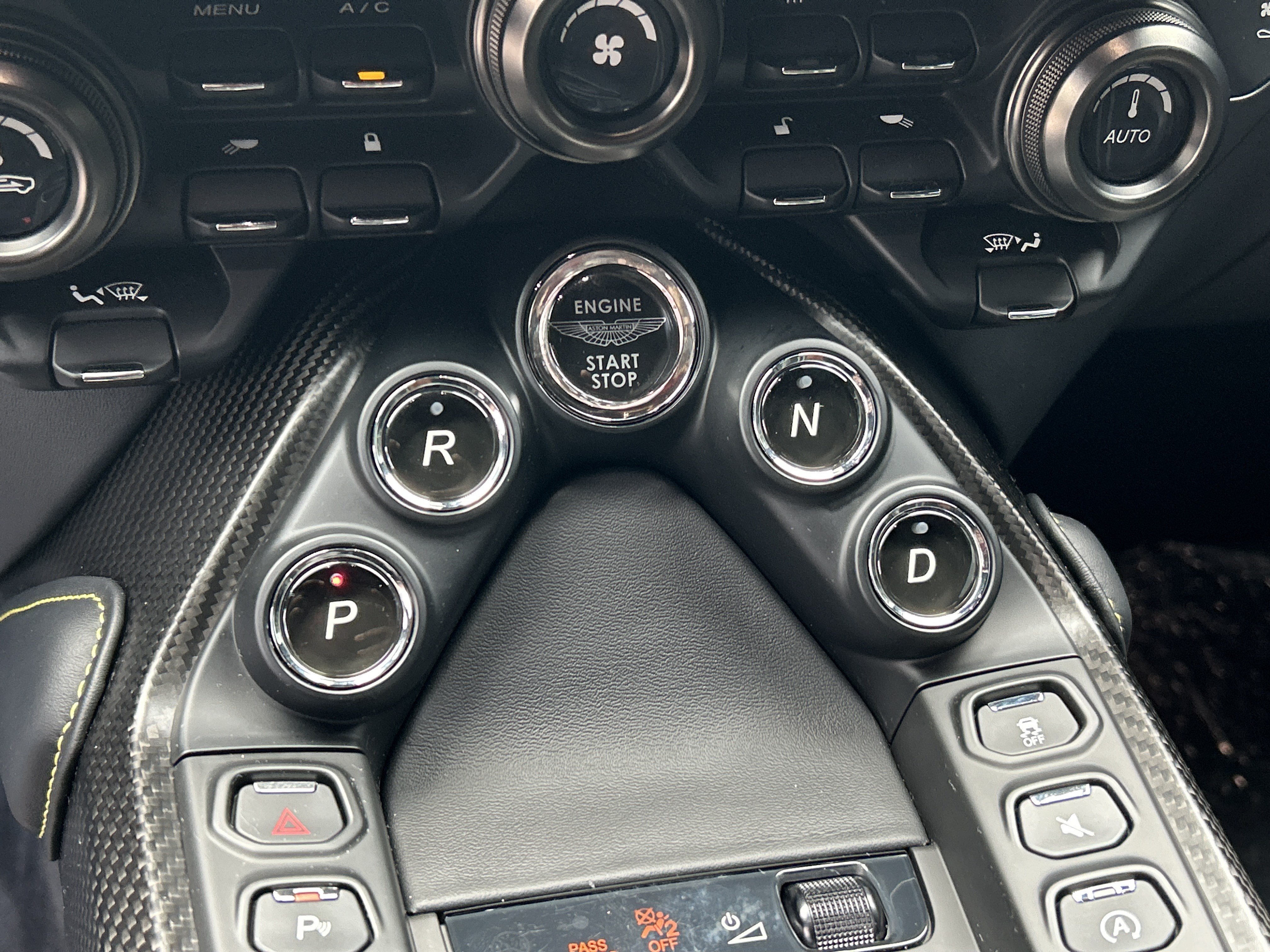 Used 2023 Aston Martin V8 Vantage Coupe RWD image 26