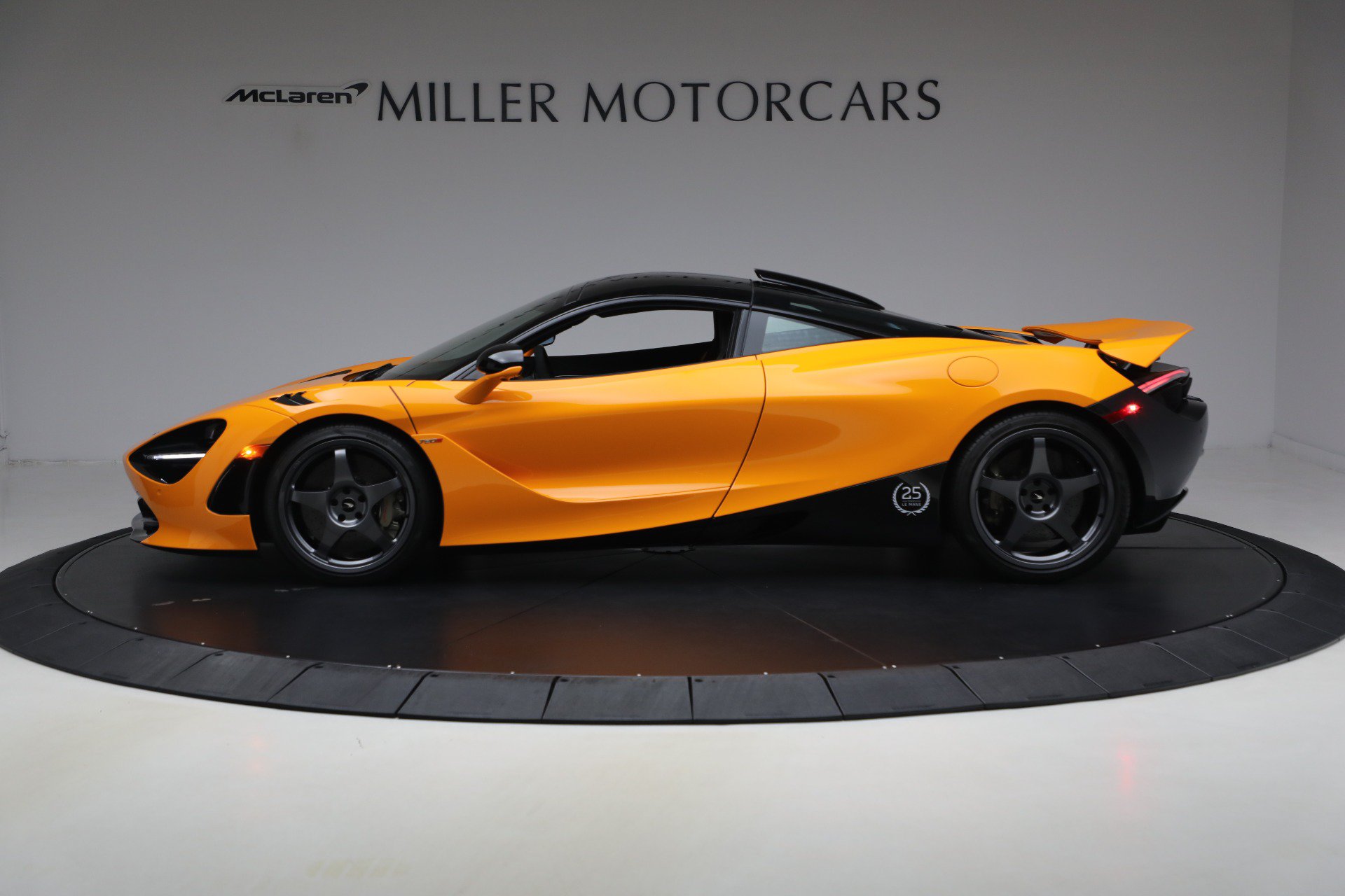 Used 2021 McLaren 720S RWD image 3