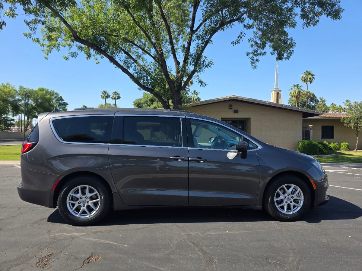 Used 2021 Chrysler Voyager Lxi FWD image 3