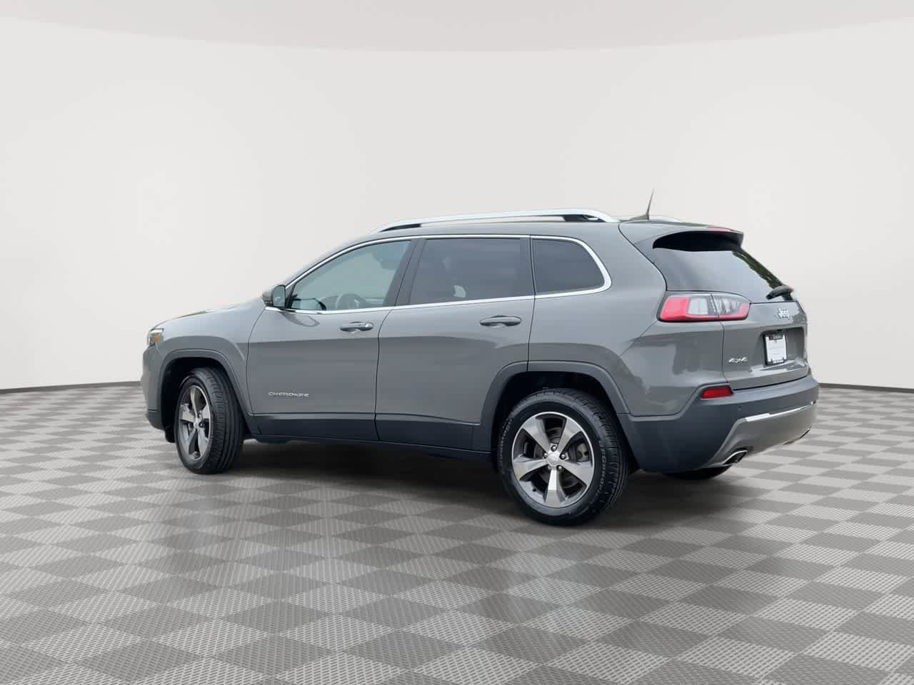Used 2019 Jeep Cherokee Limited AWD/4WD image 6
