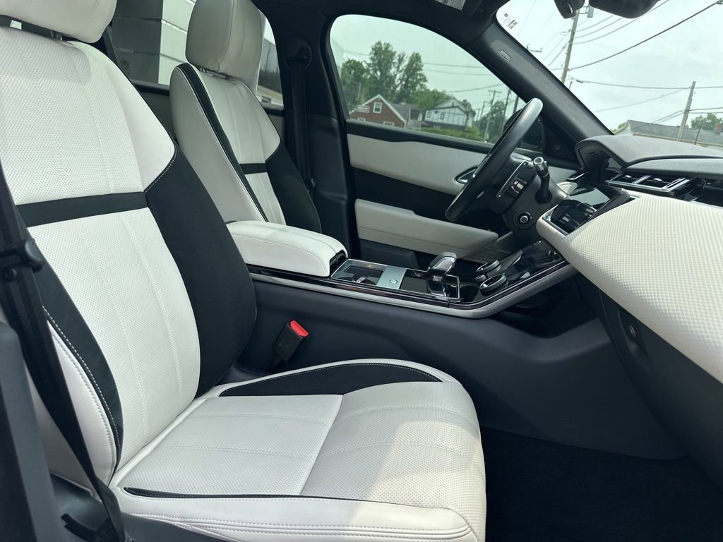 Used 2022 Land Rover Range Rover Velar R-Dynamic S image 19