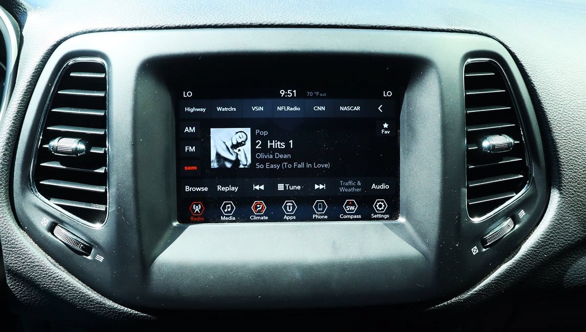 Used 2019 Jeep Compass Latitude FWD image 46