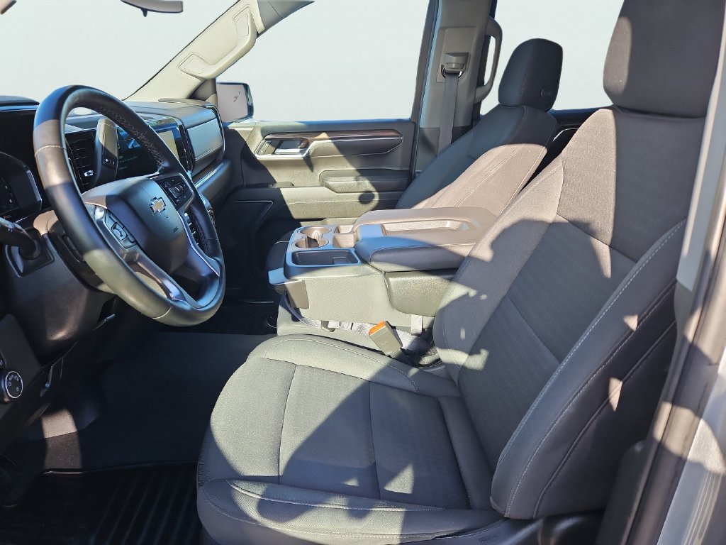 Used 2023 Chevrolet Silverado 1500 LT AWD/4WD image 32