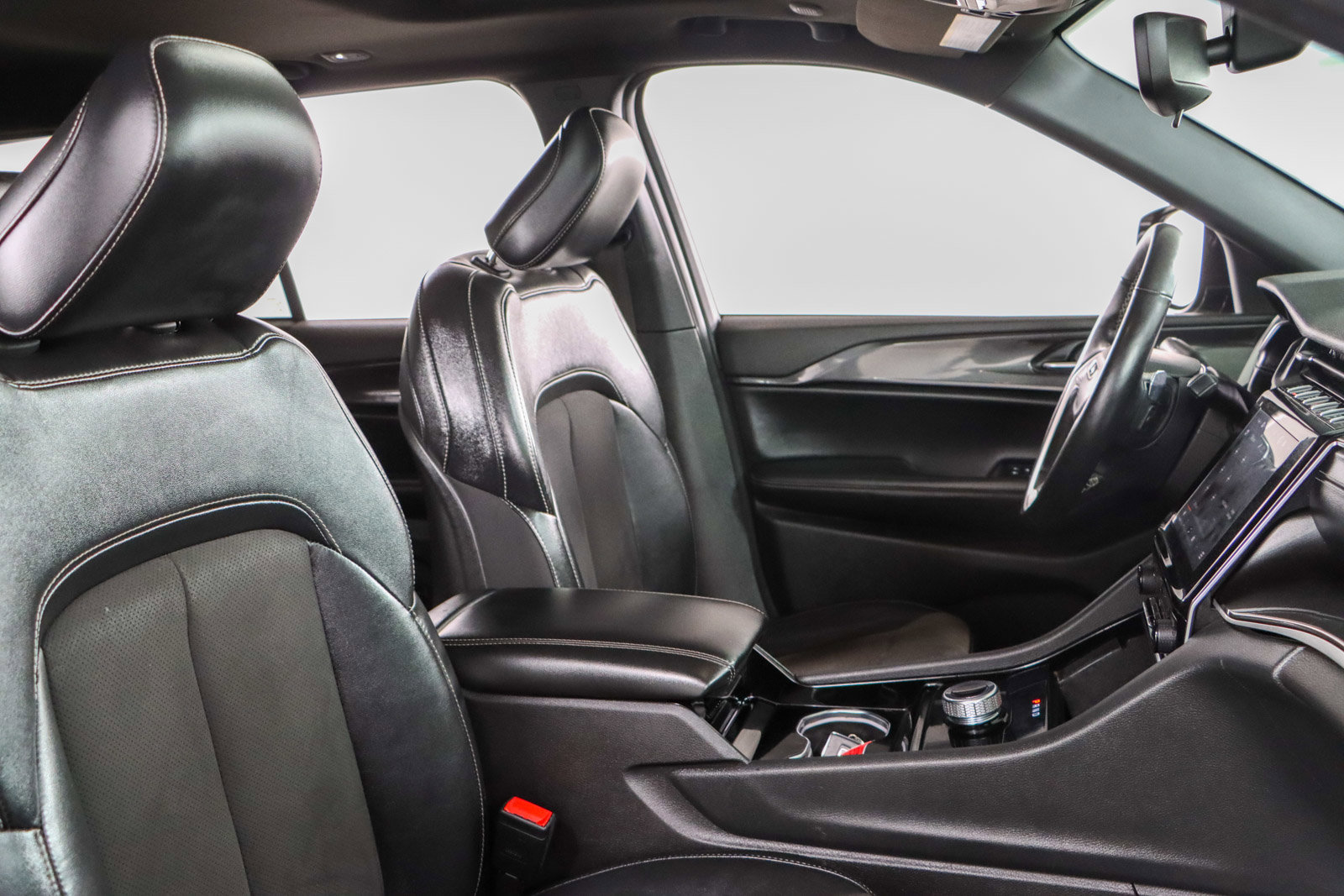 Used 2022 Jeep Grand Cherokee Altitude image 27