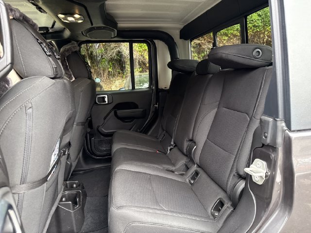 Used 2023 Jeep Gladiator Sport AWD/4WD image 13