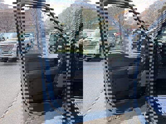 Used 2025 Ford F350 Lariat w/ FX4 Off-Road Package image 10