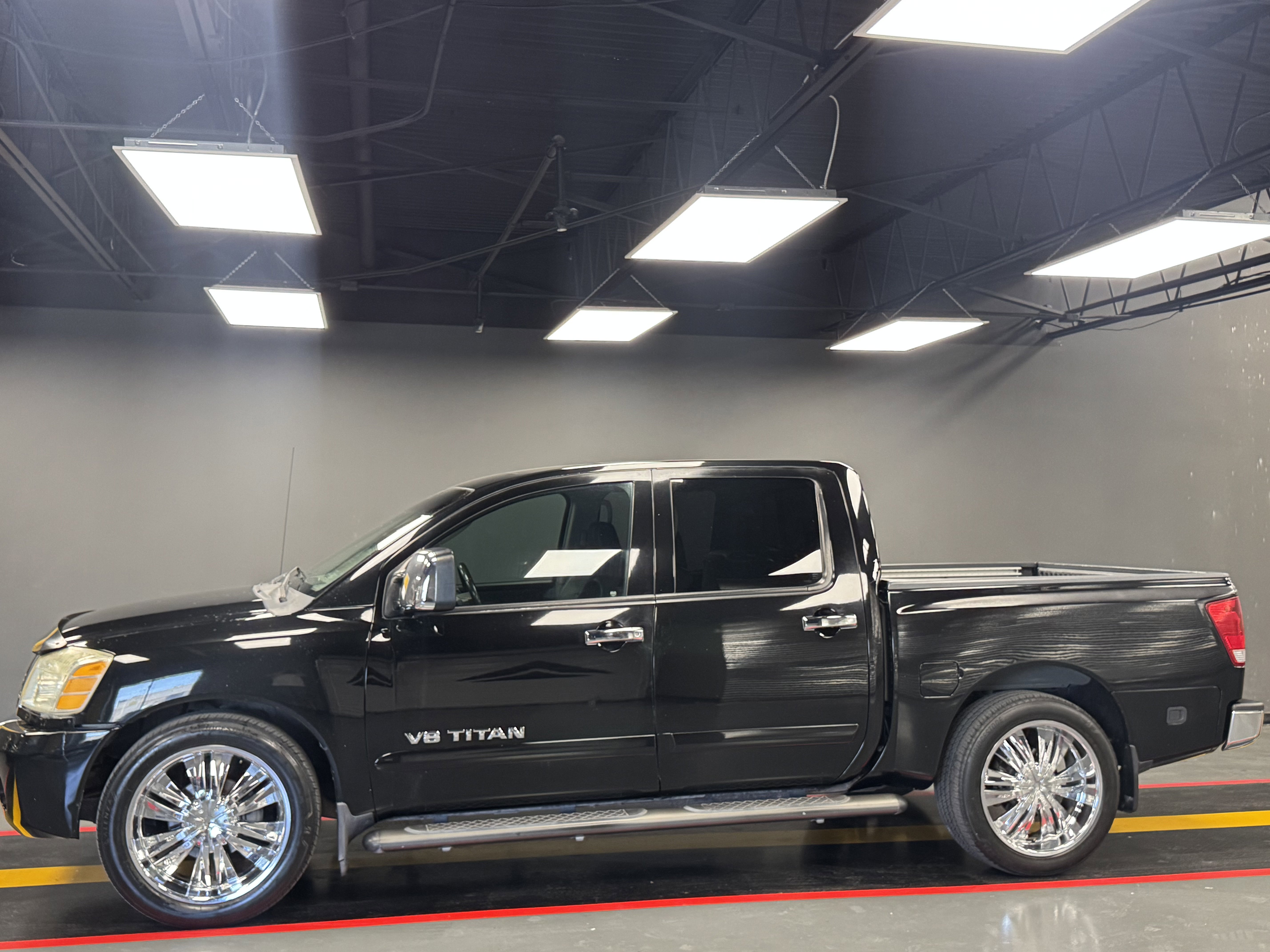 Used 2006 Nissan Titan LE w/ (S01) Side-Airbag Pkg w/ VDC image 3