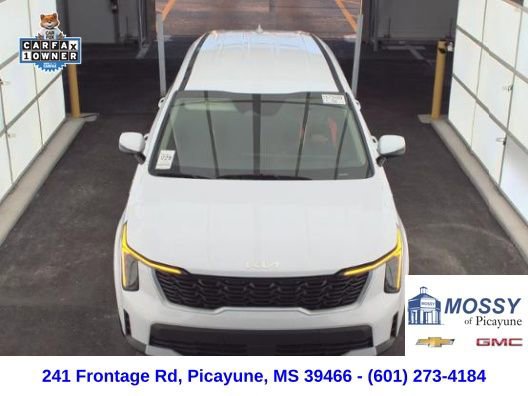 Used 2025 Kia Sorento LX image 2