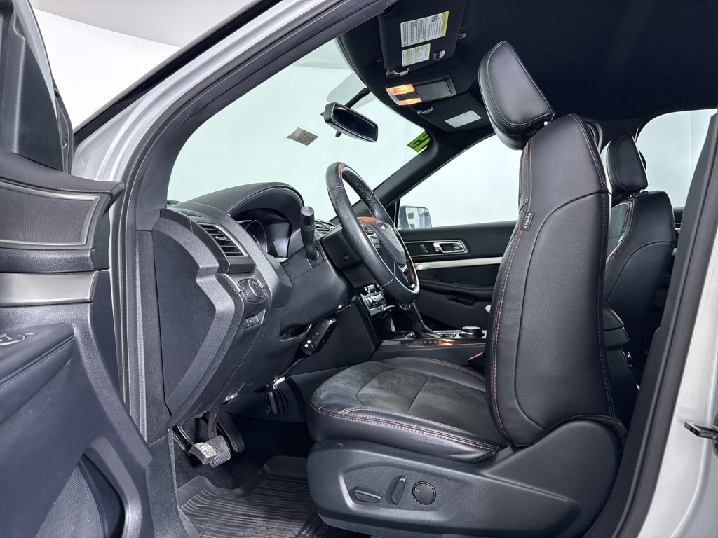 Used 2019 Ford Explorer XLT w/ Equipment Group 202A AWD/4WD image 6