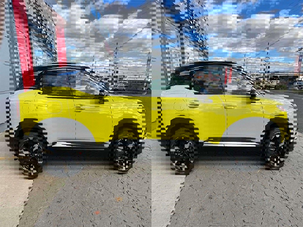 New 2026 Nissan Kicks SR w/ Cold Weather Package image 4