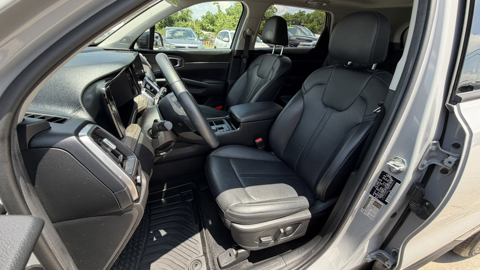Used 2023 Kia Sorento EX w/ Panoramic Sunroof Package FWD image 12
