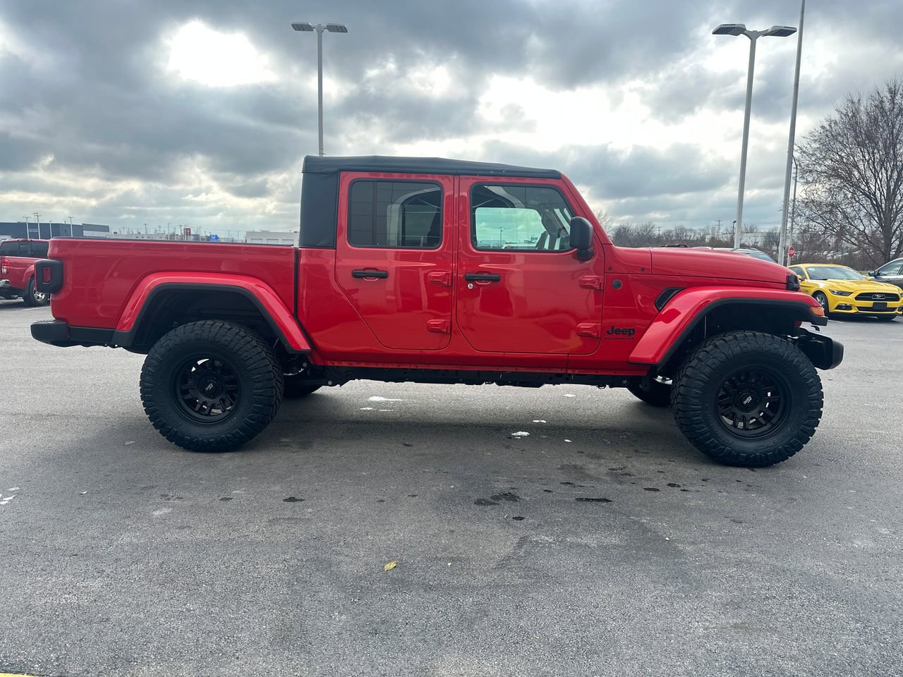 New 2025 Jeep Gladiator Sport image 2