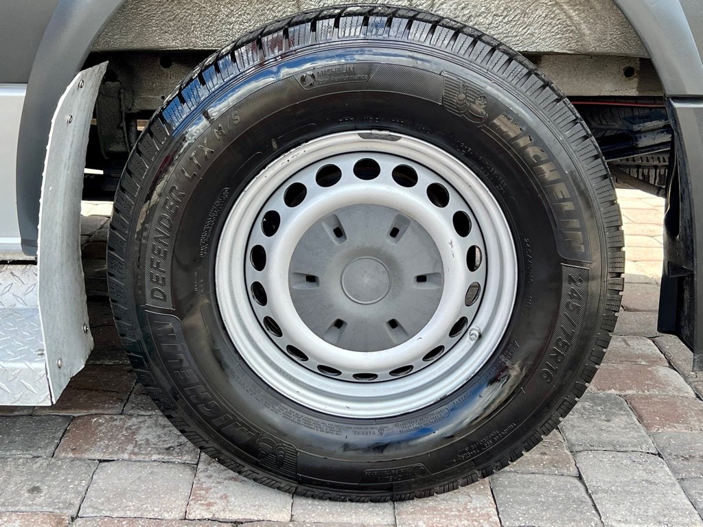 Used 2014 Freightliner Sprinter 2500 RWD image 9