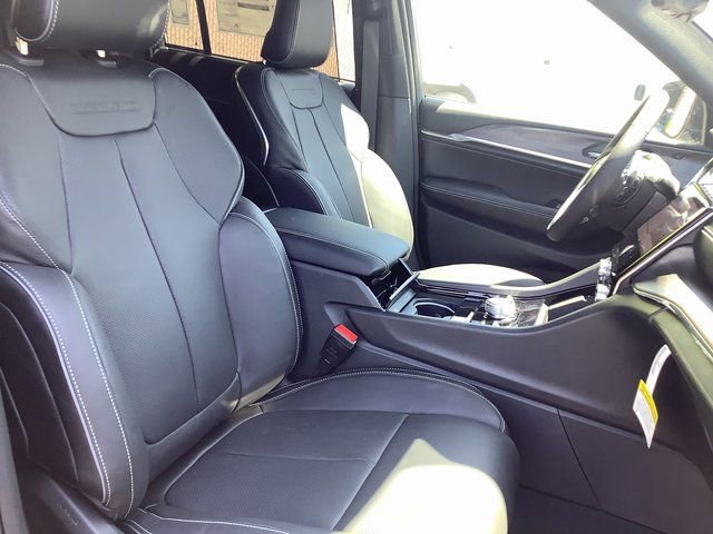 New 2023 Jeep Grand Cherokee Overland w/ Luxury Tech Group IV AWD/4WD image 40