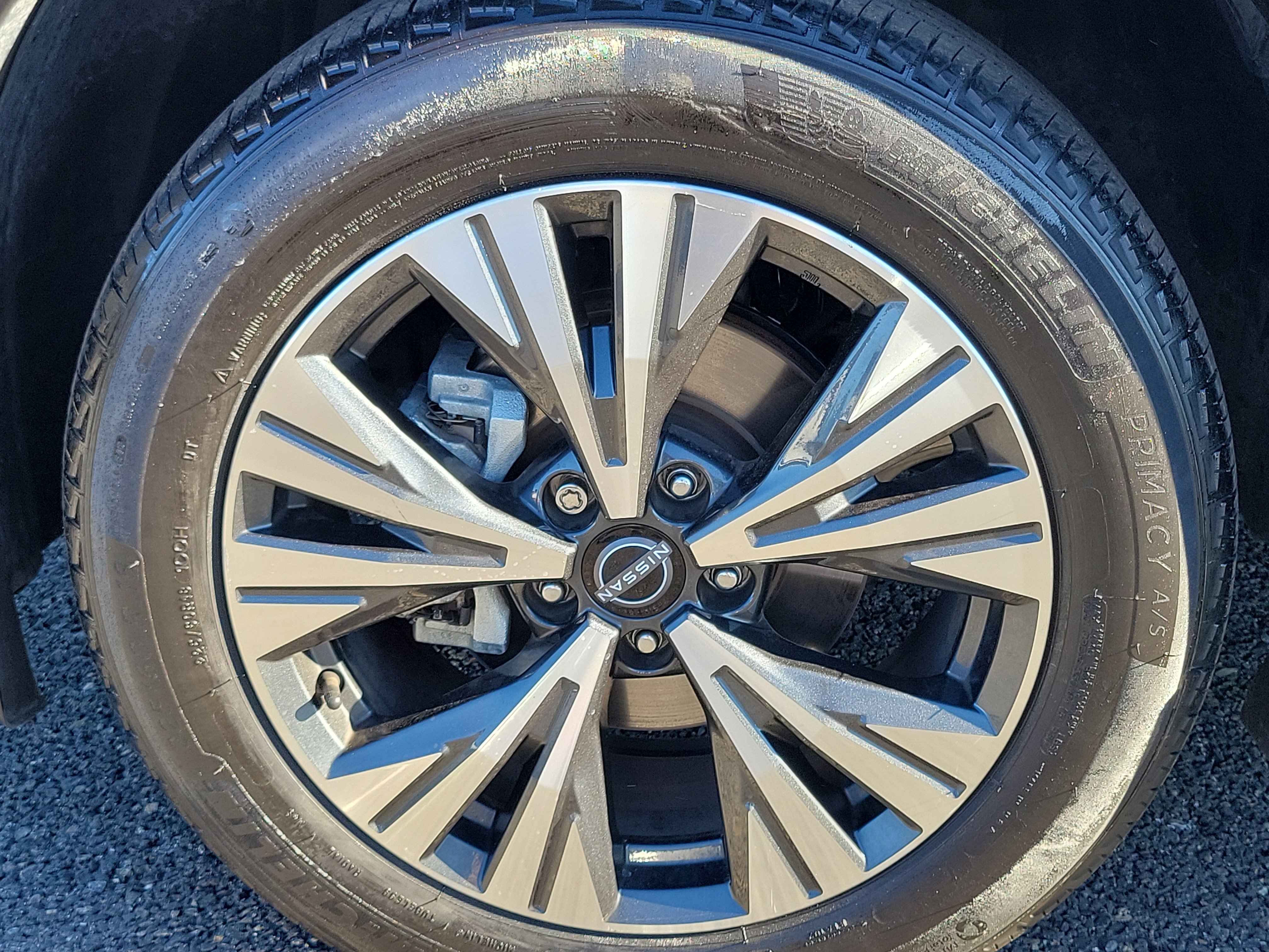 Used 2023 Nissan Rogue SV image 25