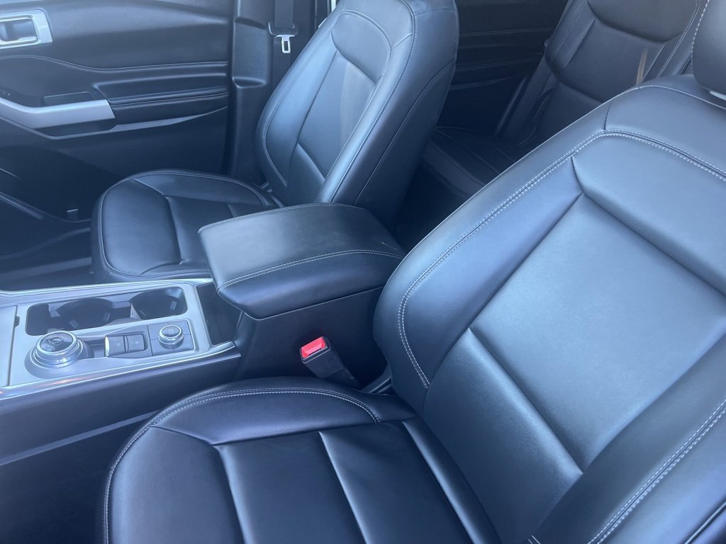 Used 2022 Ford Explorer XLT w/ Equipment Group 202A image 10