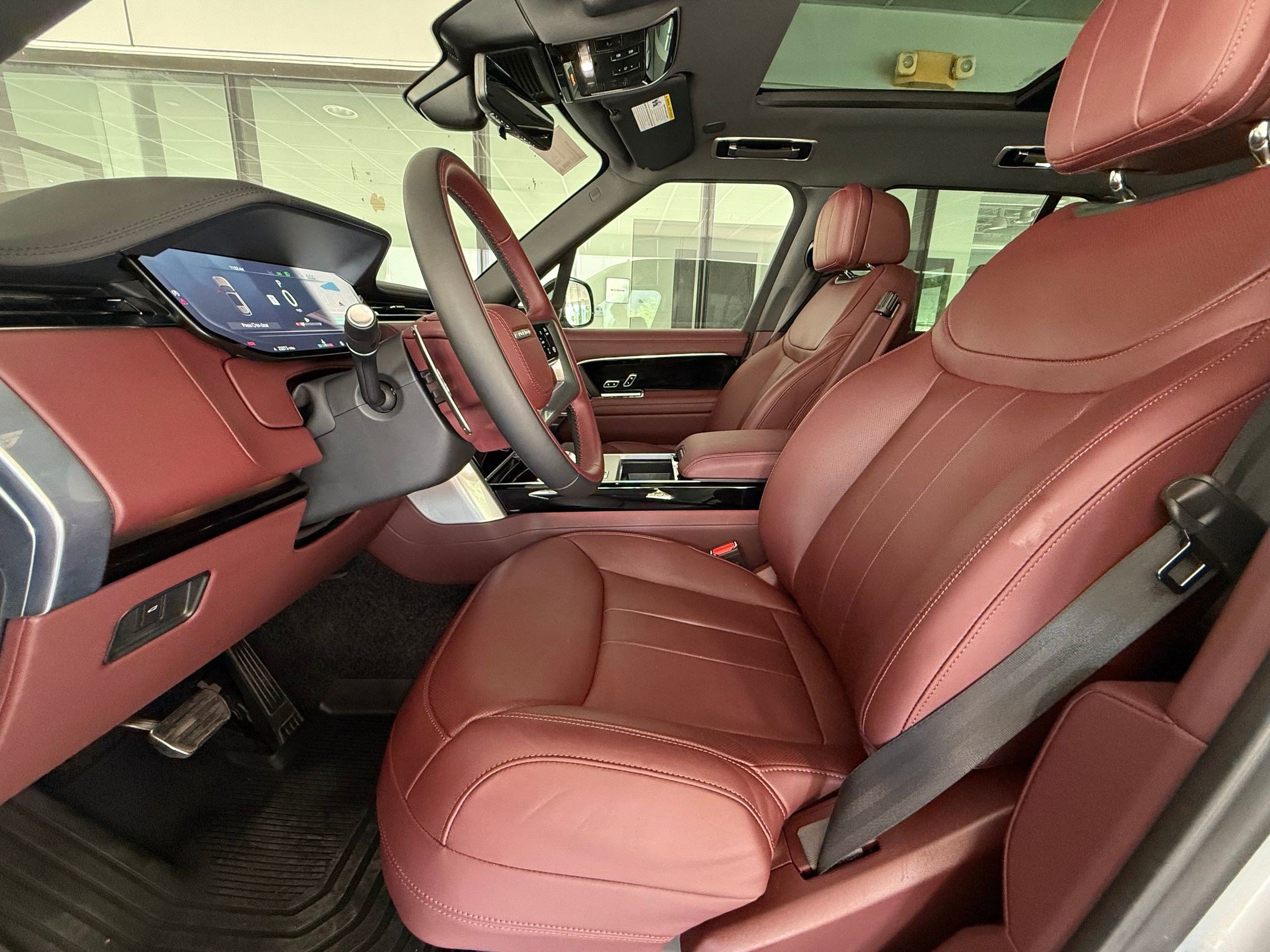 Certified 2025 Land Rover Range Rover SE AWD/4WD image 5
