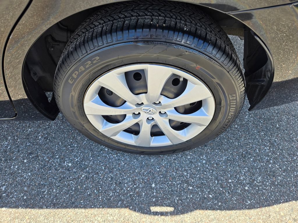 Used 2016 Toyota Corolla LE FWD image 13