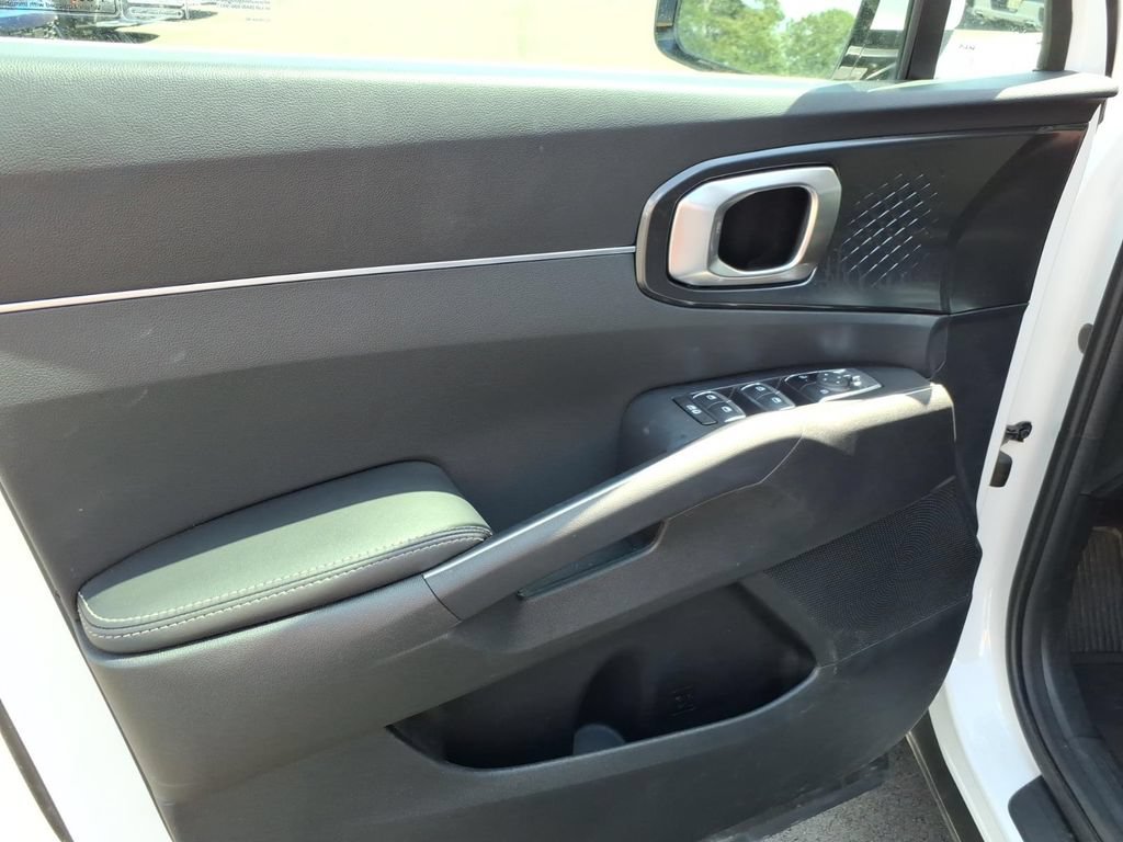 Certified 2026 Kia Sorento LX FWD image 11