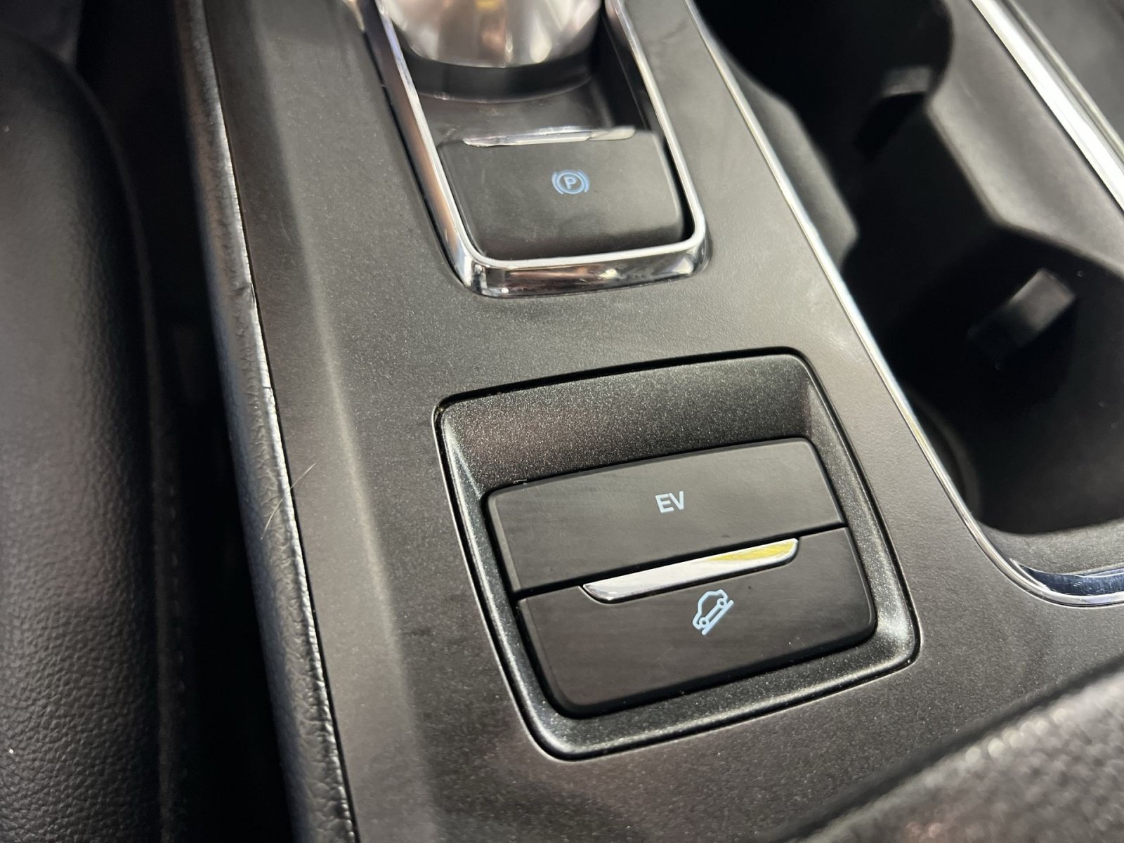 Used 2020 Ford Fusion Energi Titanium FWD image 34