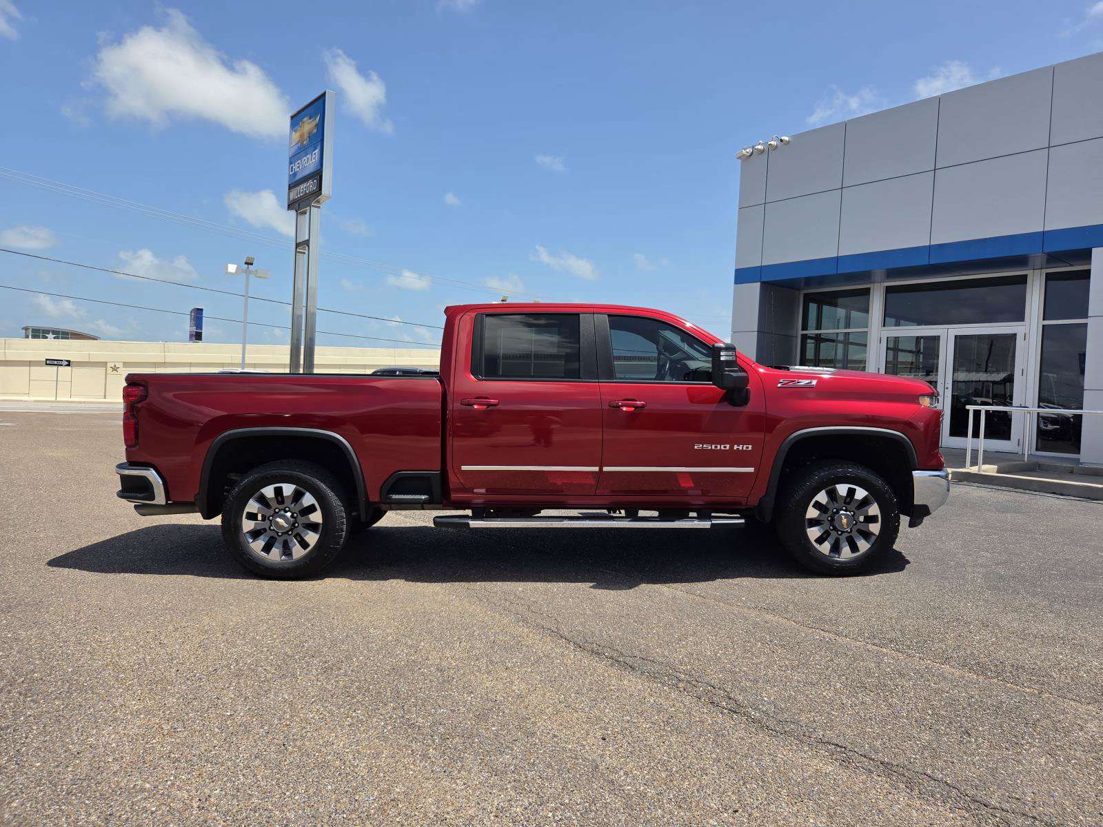 Used 2024 Chevrolet Silverado 2500 LT AWD/4WD image 6
