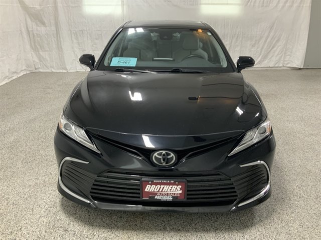 Used 2021 Toyota Camry XLE w/ Navigation Package AWD/4WD image 3