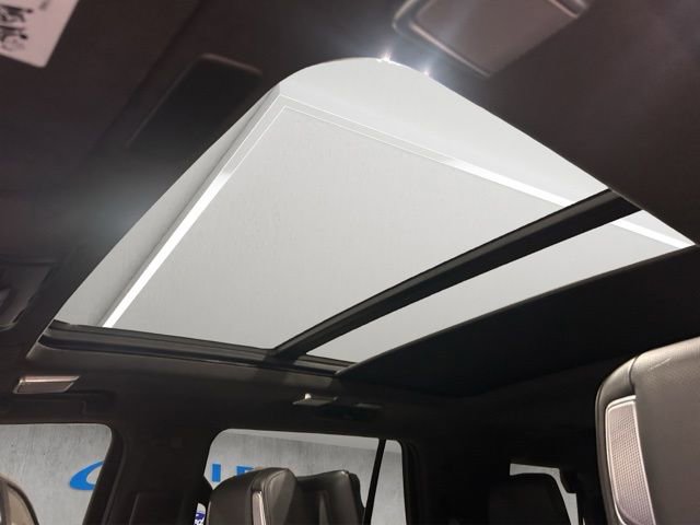 Used 2023 Cadillac Escalade Sport Platinum AWD/4WD image 3