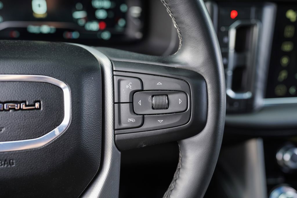 Used 2024 GMC Yukon XL Denali image 32