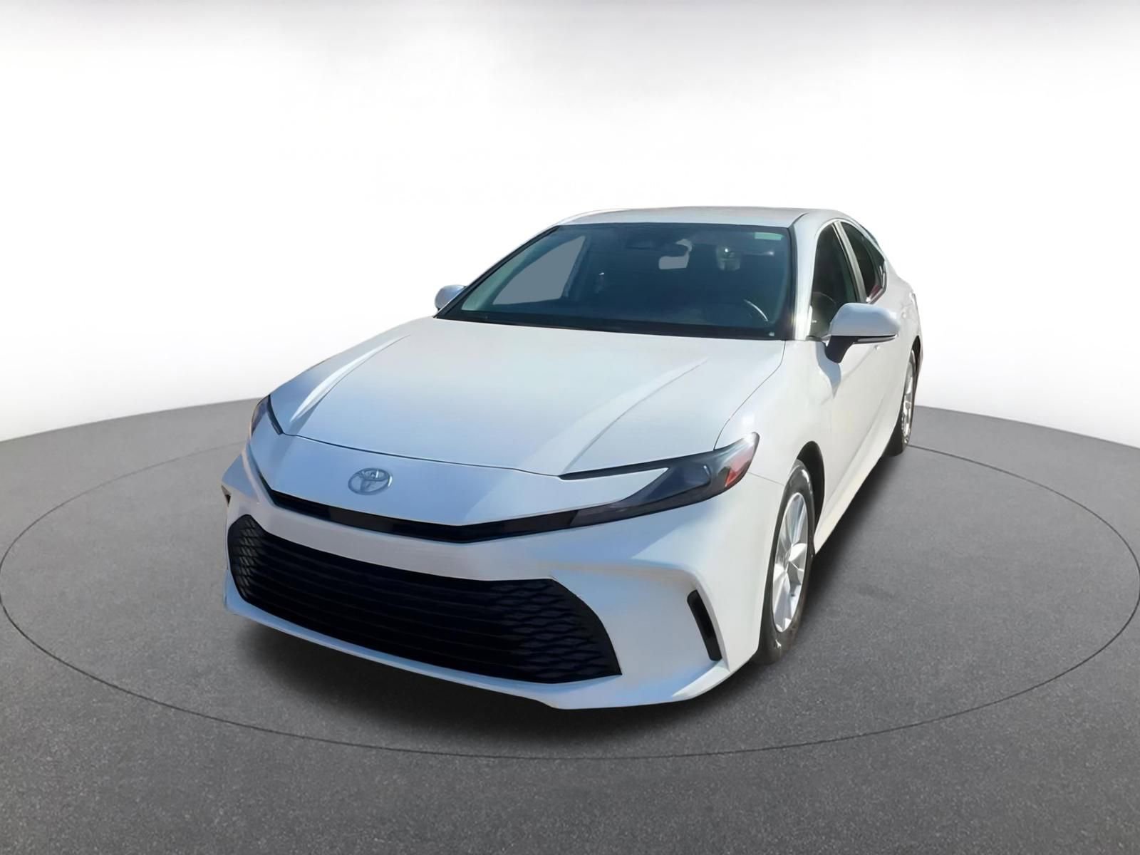 Used 2025 Toyota Camry LE image 7