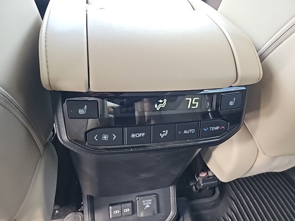 Used 2023 Toyota Highlander Platinum image 6