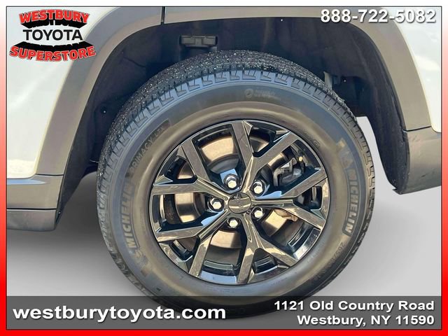 Used 2024 Jeep Grand Cherokee L Laredo AWD/4WD image 11