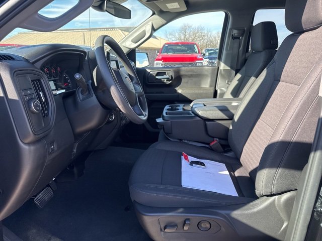 Used 2025 Chevrolet Silverado 1500 Custom image 2