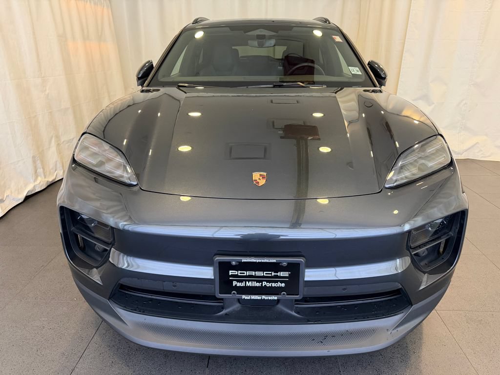Certified 2025 Porsche Macan 4S Electric AWD/4WD image 6