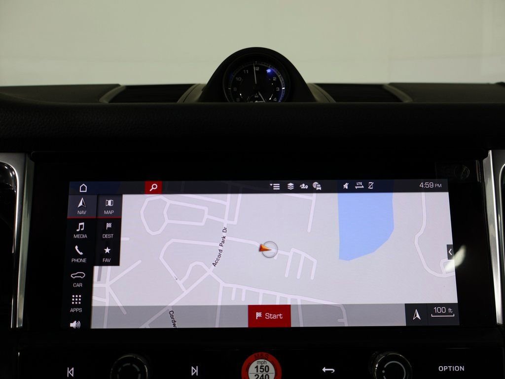 Certified 2025 Porsche Macan image 13