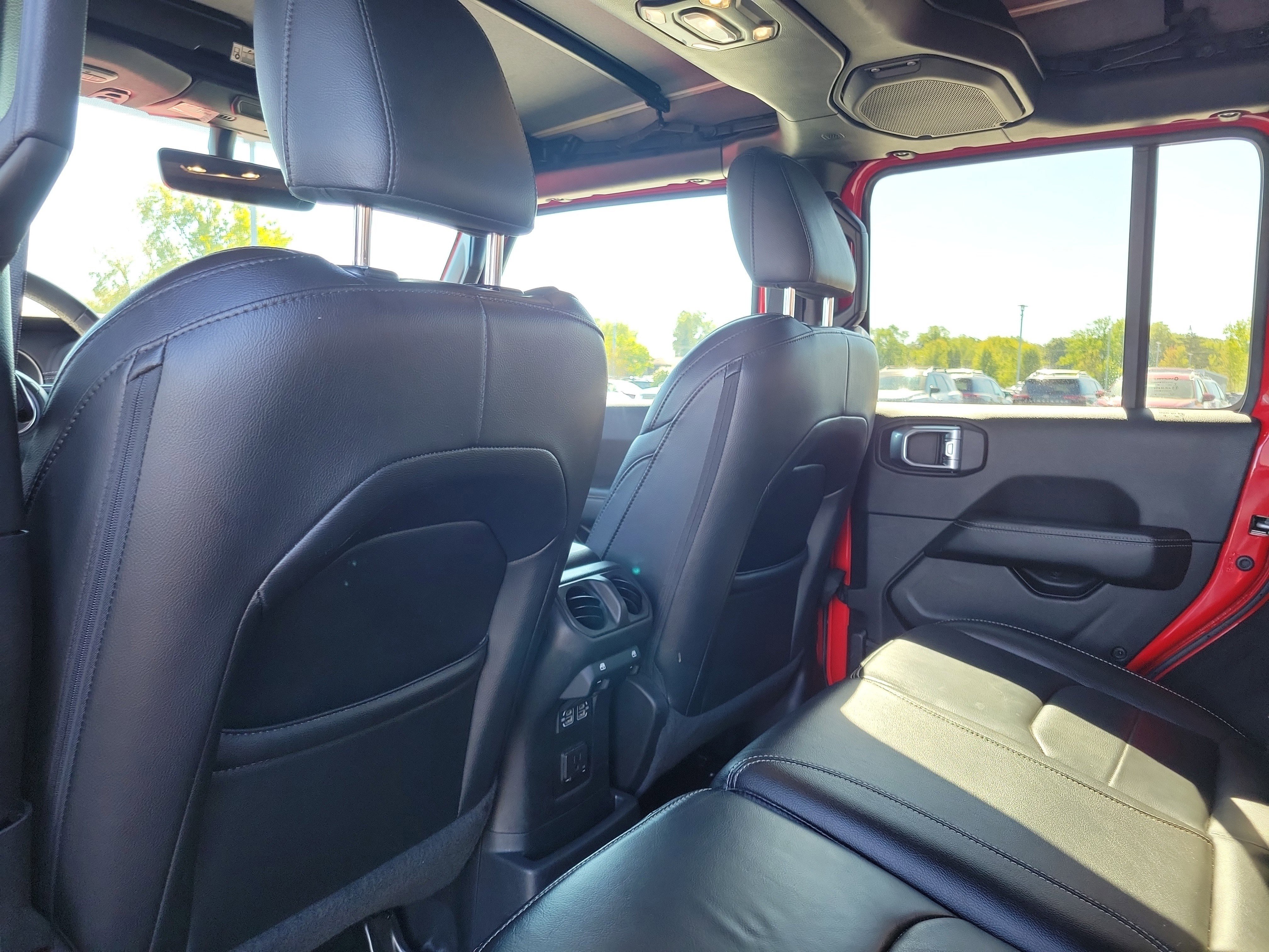 Used 2023 Jeep Wrangler Sahara image 14