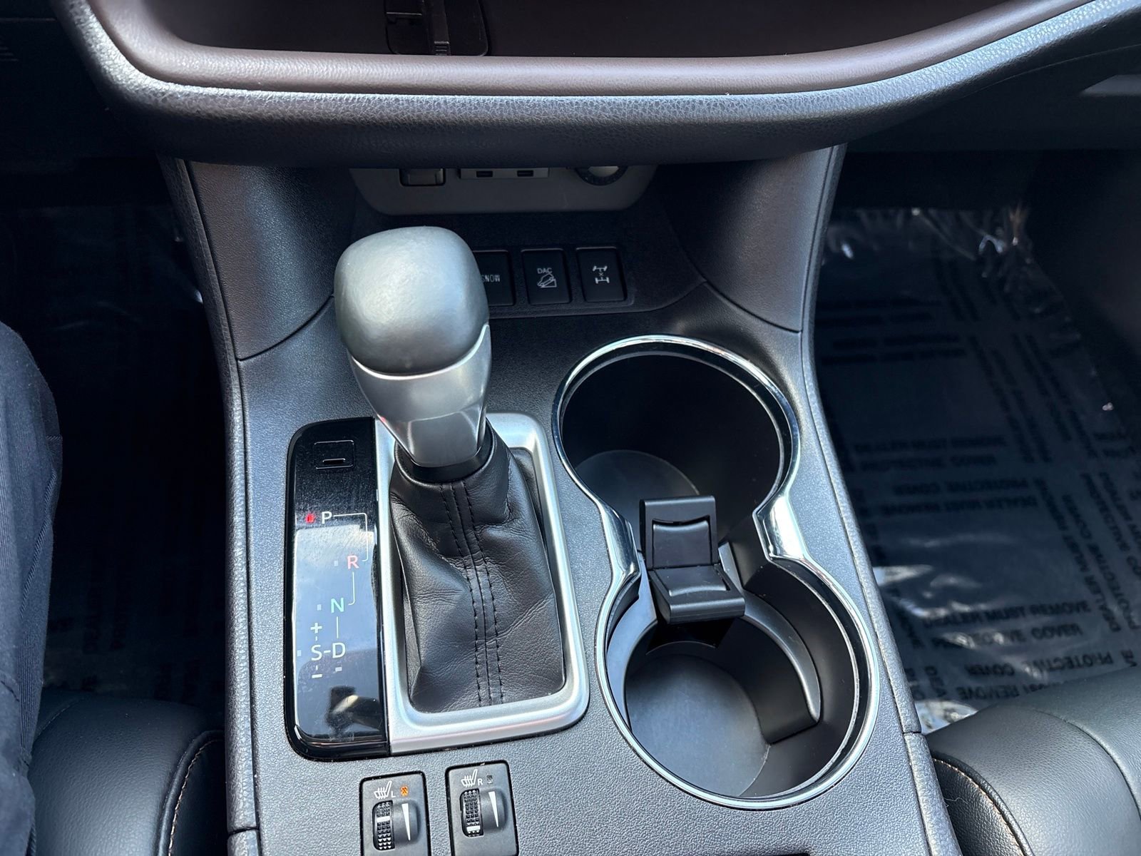 Used 2019 Toyota Highlander XLE w/ Carpet Mat Package (TMS) image 19