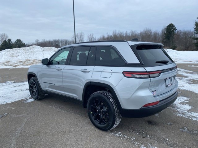 New 2026 Jeep Grand Cherokee Altitude AWD/4WD image 4