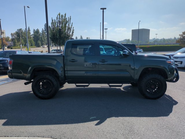 Used 2022 Toyota Tacoma TRD Sport w/ Technology Package RWD image 4