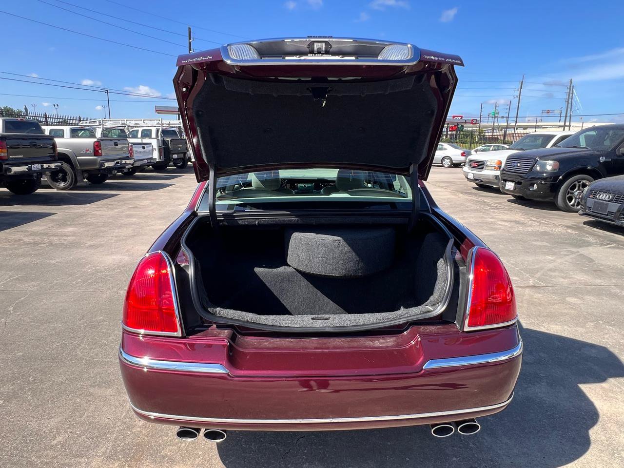 Used 2006 Lincoln Town Car Signature RWD image 44