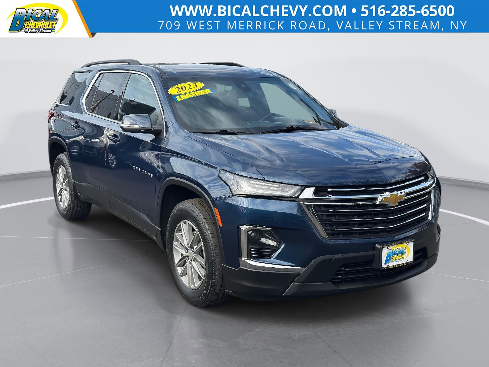 Used 2023 Chevrolet Traverse LT image 1