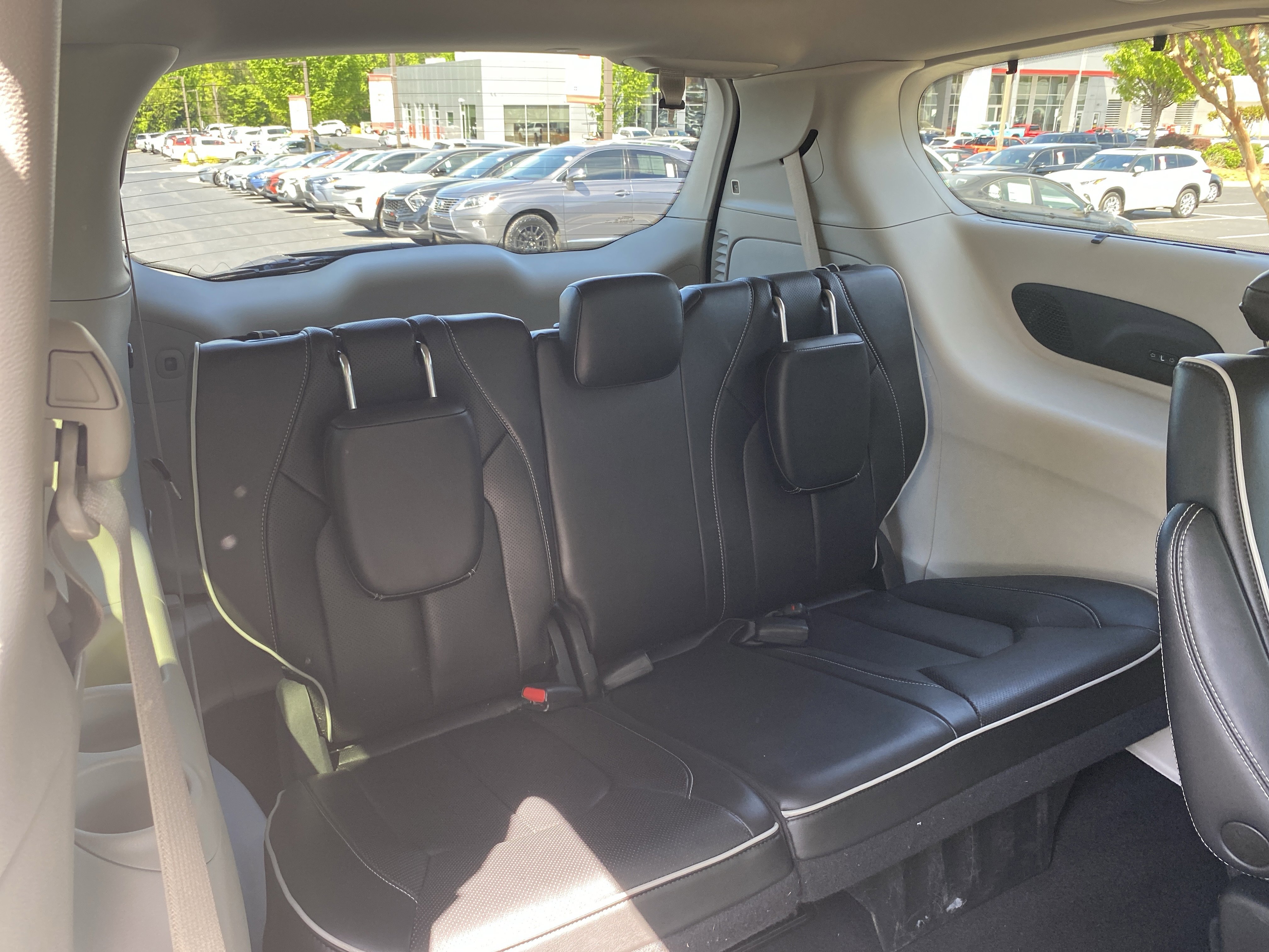 Used 2022 Chrysler Pacifica Limited image 23