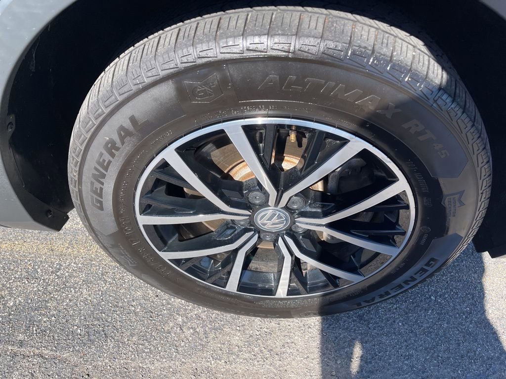 Used 2021 Volkswagen Tiguan SE w/ 3rd Row Seat Package image 21