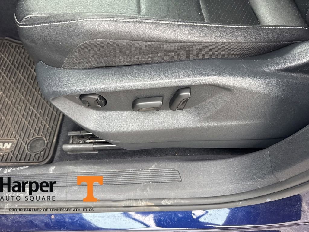 Used 2021 Volkswagen Tiguan SE w/ Panoramic Sunroof Package image 18