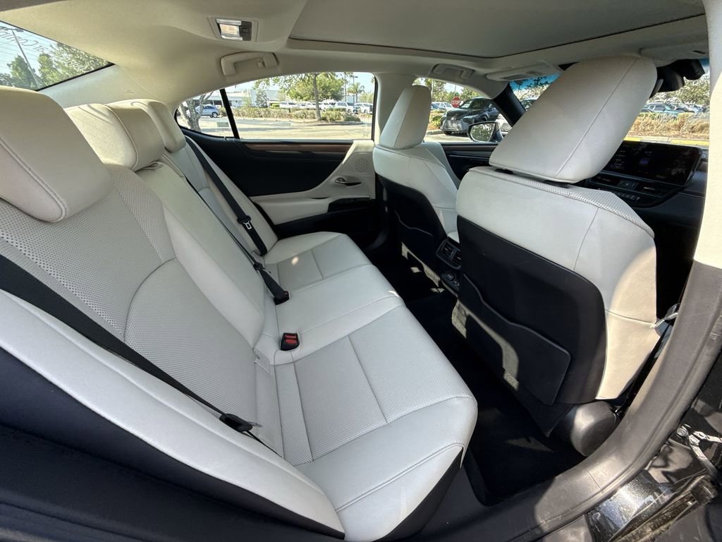 Used 2025 Lexus ES 350 w/ Premium Package image 17