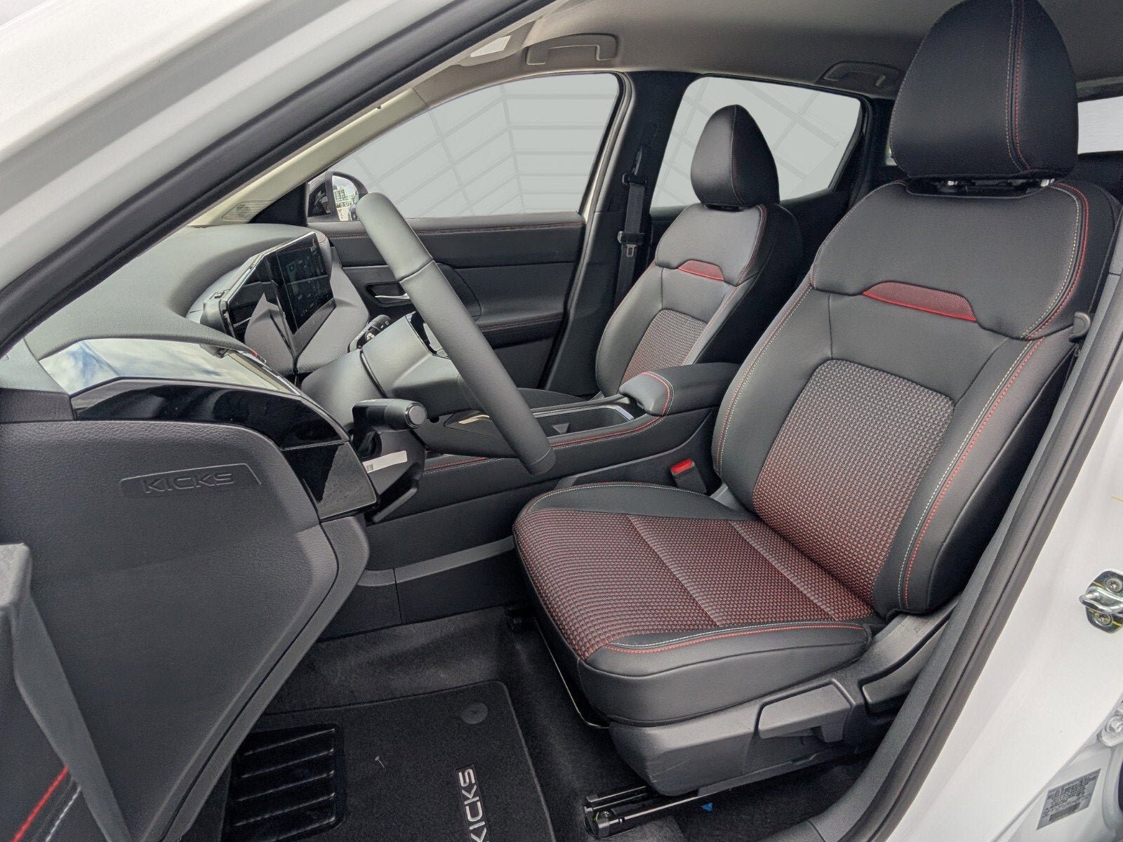 New 2026 Nissan Kicks SR w/ Cold Weather Package FWD image 6