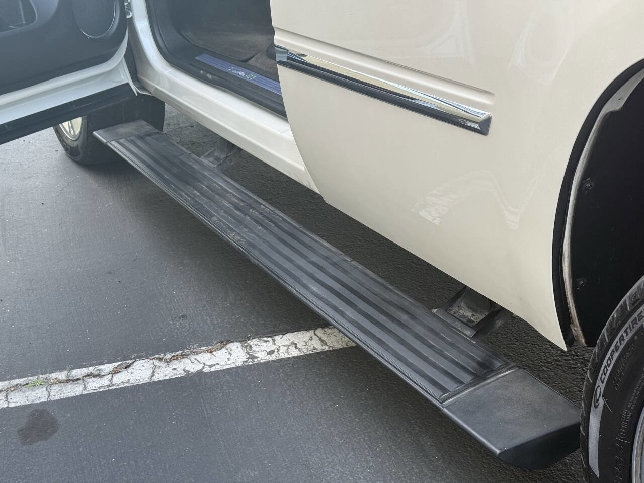 Used 2012 Cadillac Escalade Platinum image 9