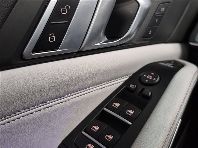 Used 2024 BMW X5 xDrive40i w/ Parking Assistance Package AWD/4WD image 14