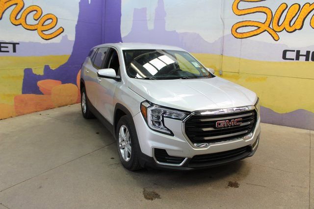 Used 2022 GMC Terrain SLE image 2