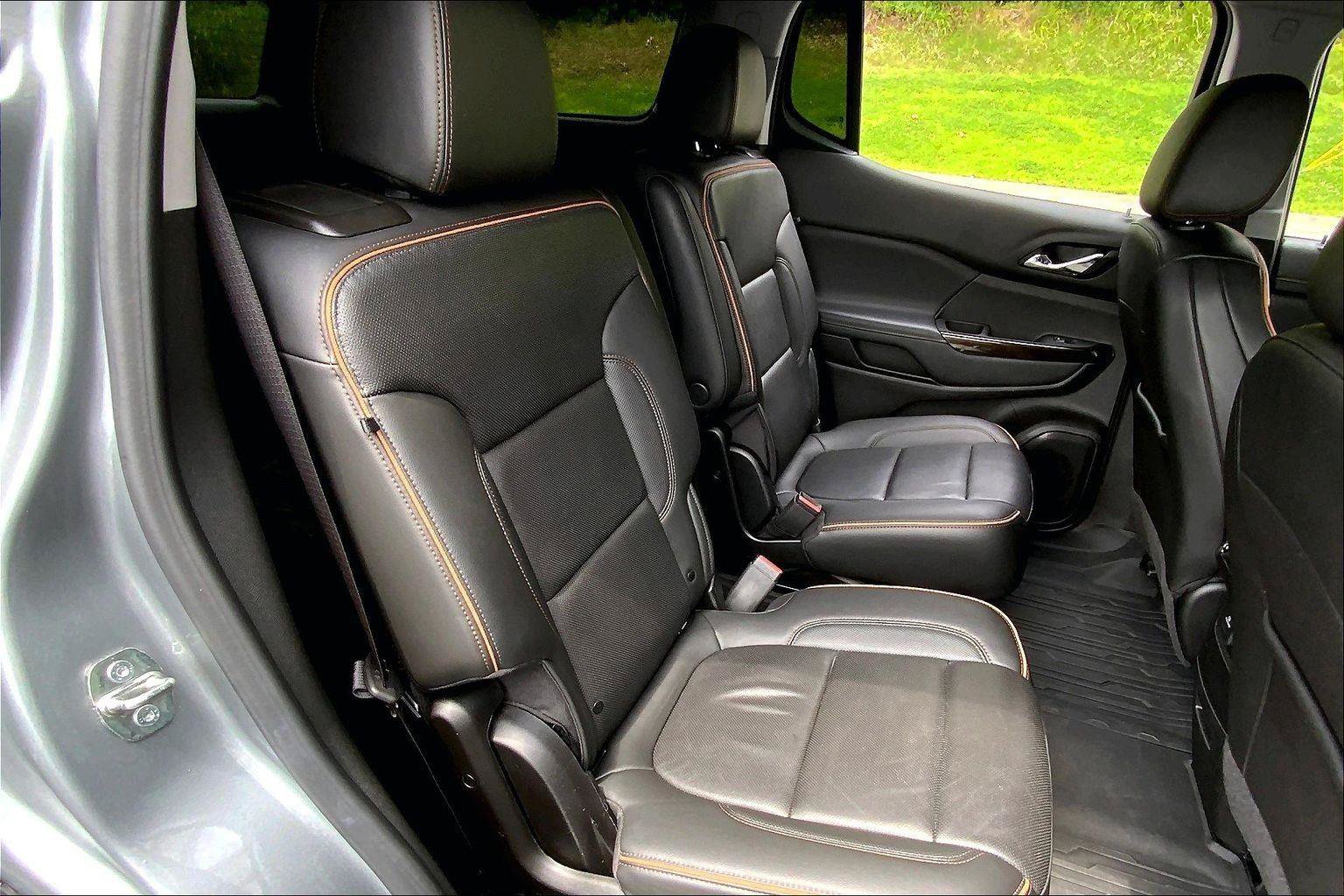 Used 2023 GMC Acadia AT4 w/ Preferred Package AWD/4WD image 26