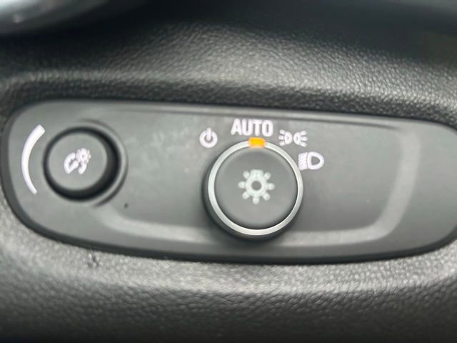 Used 2025 Chevrolet Trax LT w/ LT Convenience Package image 14